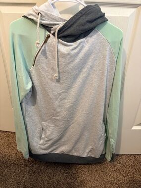 AMPERSAND AVE Mint Green & Light Gray Colorblock Hooded Pullover